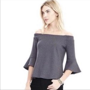 ◾️Banana Republic-Off Shoulder Ruffle Top
